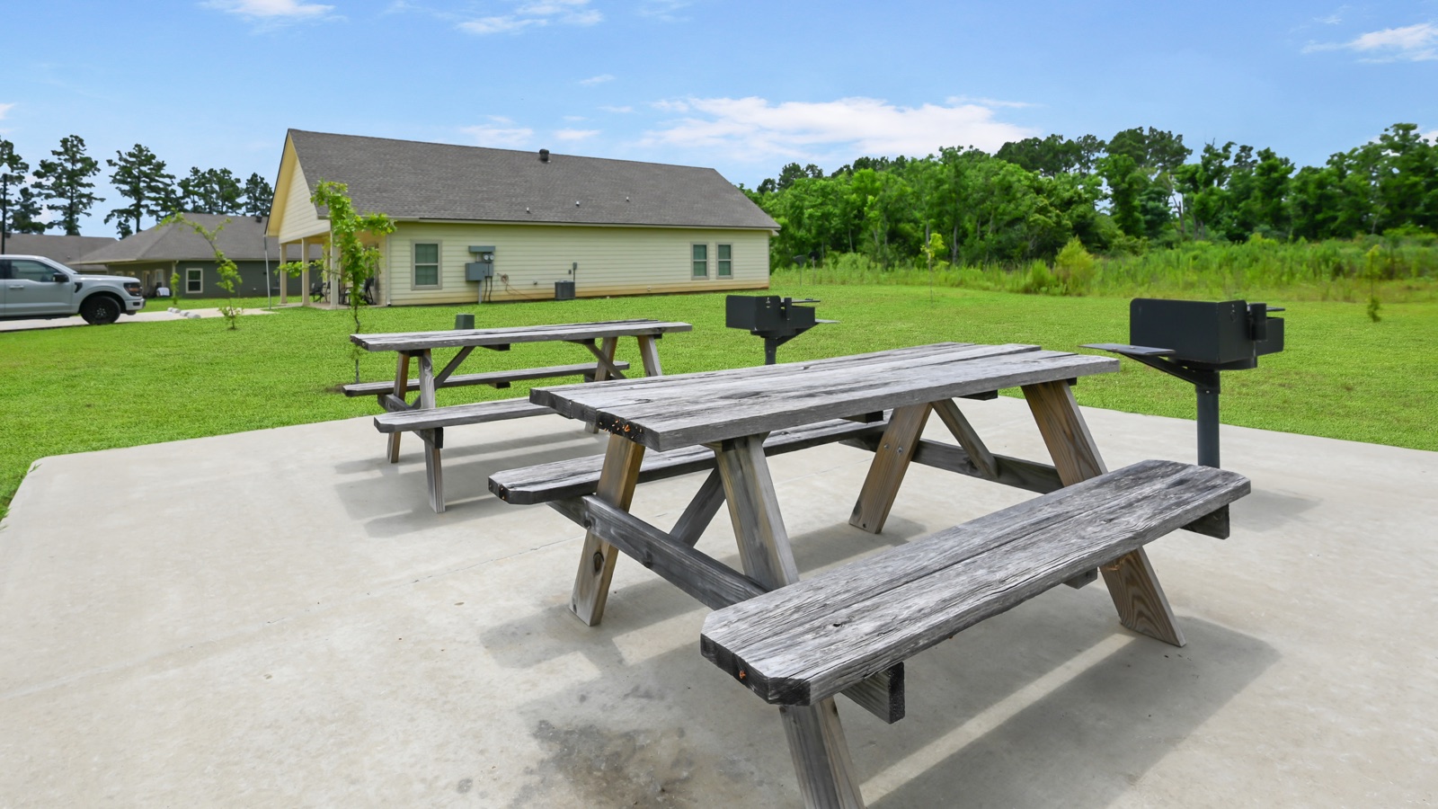 Jonesboro Senior Village picnic area